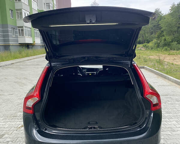 Серый Вольво B60, объемом двигателя 2 л и пробегом 255 тыс. км за 12900 $, фото 5 на Automoto.ua