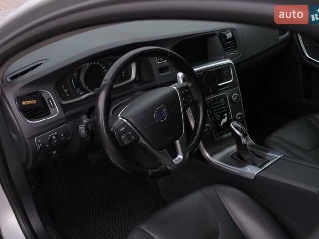 Серый Вольво B60, объемом двигателя 2 л и пробегом 214 тыс. км за 10000 $, фото 11 на Automoto.ua