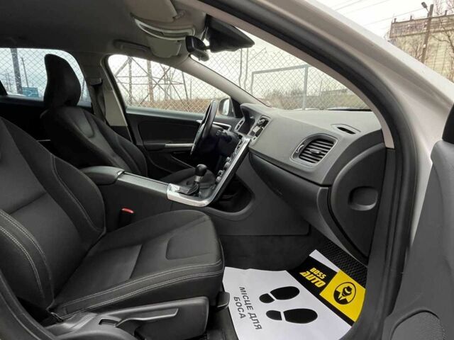 Серый Вольво B60, объемом двигателя 0 л и пробегом 264 тыс. км за 12000 $, фото 11 на Automoto.ua