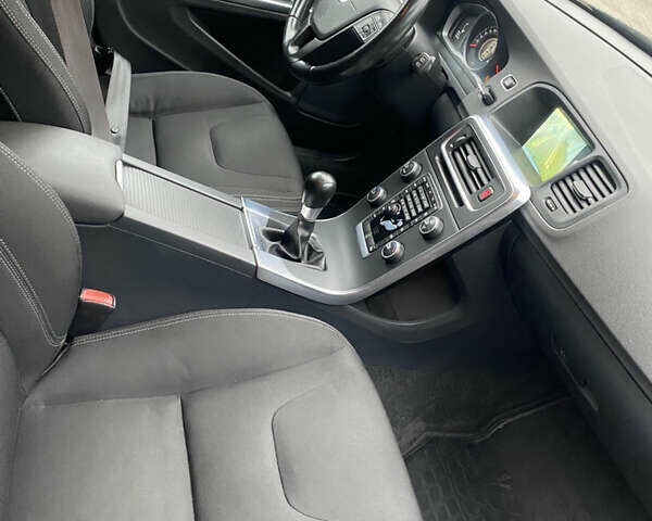 Серый Вольво B60, объемом двигателя 1.98 л и пробегом 235 тыс. км за 11600 $, фото 38 на Automoto.ua