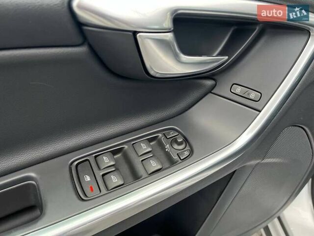 Серый Вольво B60, объемом двигателя 2 л и пробегом 154 тыс. км за 12000 $, фото 16 на Automoto.ua