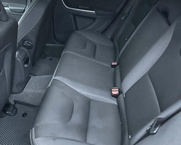 Сірий Вольво B60, об'ємом двигуна 1.56 л та пробігом 275 тис. км за 11950 $, фото 15 на Automoto.ua