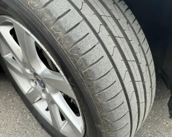 Серый Вольво B60, объемом двигателя 2.4 л и пробегом 250 тыс. км за 13000 $, фото 17 на Automoto.ua