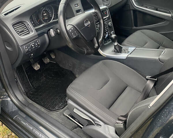 Серый Вольво B60, объемом двигателя 1.98 л и пробегом 235 тыс. км за 11600 $, фото 12 на Automoto.ua