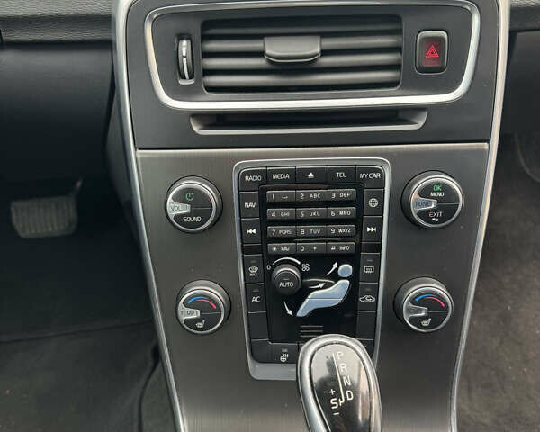 Серый Вольво B60, объемом двигателя 2.4 л и пробегом 250 тыс. км за 13000 $, фото 13 на Automoto.ua