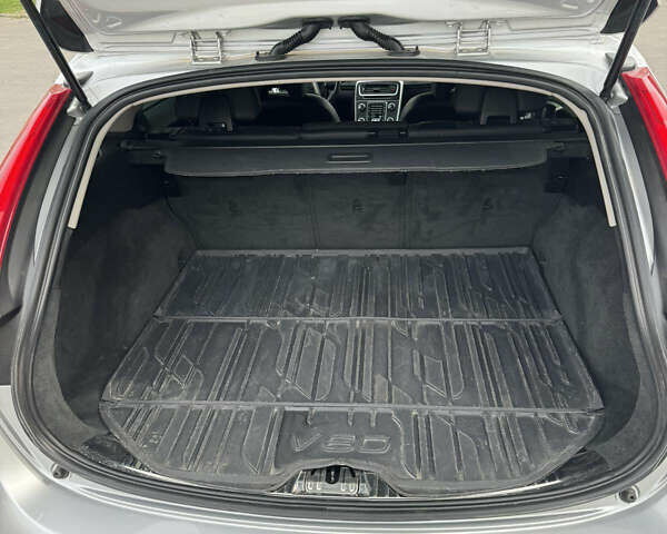 Серый Вольво B60, объемом двигателя 2.4 л и пробегом 250 тыс. км за 13000 $, фото 19 на Automoto.ua