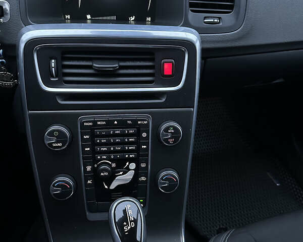 Сірий Вольво B60, об'ємом двигуна 1.56 л та пробігом 275 тис. км за 11950 $, фото 22 на Automoto.ua