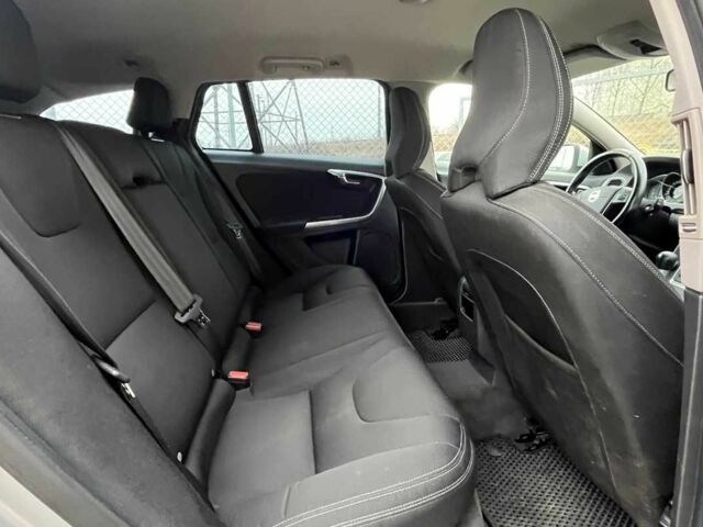 Серый Вольво B60, объемом двигателя 0 л и пробегом 264 тыс. км за 12000 $, фото 18 на Automoto.ua