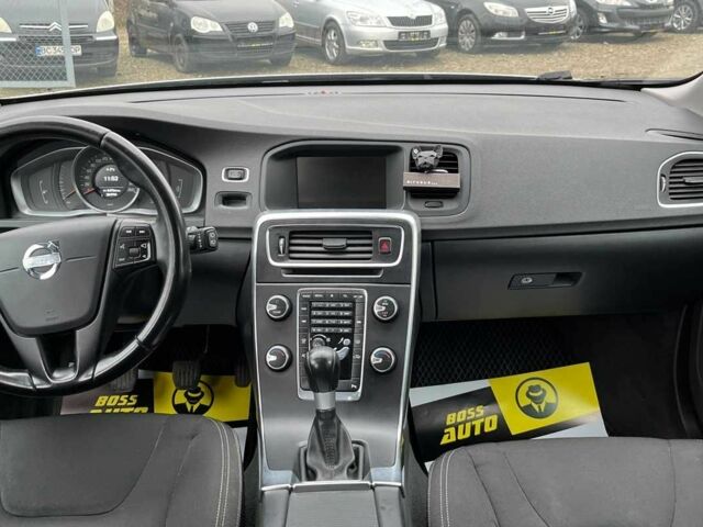 Серый Вольво B60, объемом двигателя 0 л и пробегом 264 тыс. км за 12000 $, фото 9 на Automoto.ua