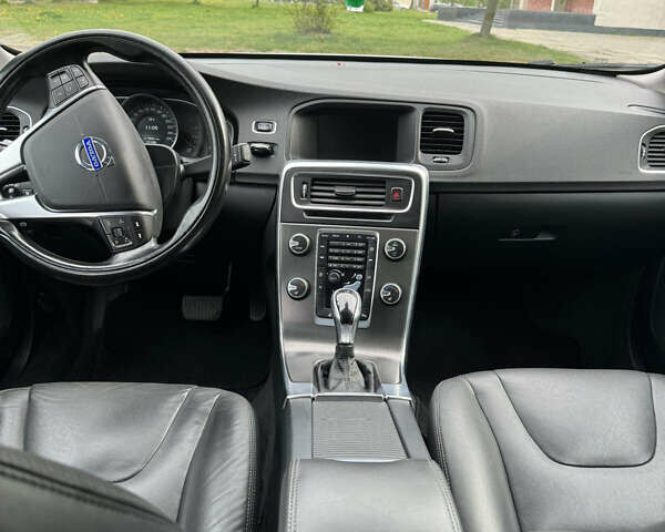 Серый Вольво B60, объемом двигателя 2.4 л и пробегом 250 тыс. км за 13000 $, фото 10 на Automoto.ua