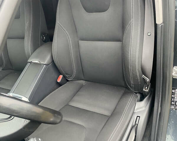 Серый Вольво B60, объемом двигателя 1.98 л и пробегом 235 тыс. км за 11600 $, фото 14 на Automoto.ua