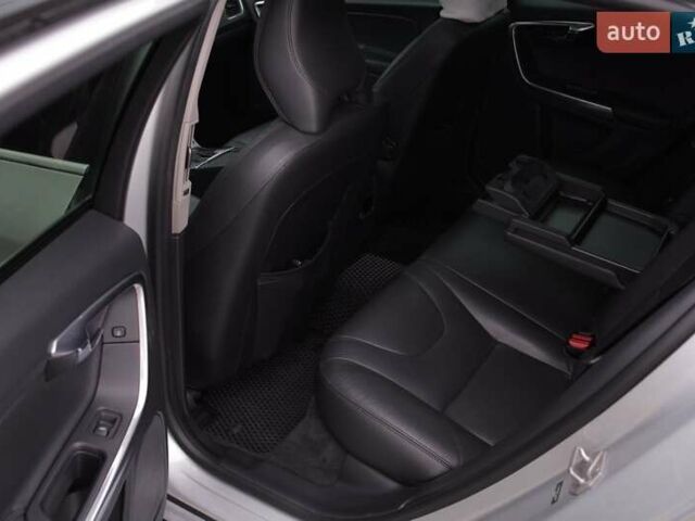 Серый Вольво B60, объемом двигателя 2 л и пробегом 214 тыс. км за 10000 $, фото 18 на Automoto.ua