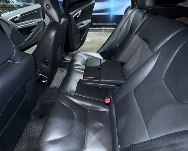 Серый Вольво B60, объемом двигателя 2 л и пробегом 290 тыс. км за 10900 $, фото 9 на Automoto.ua