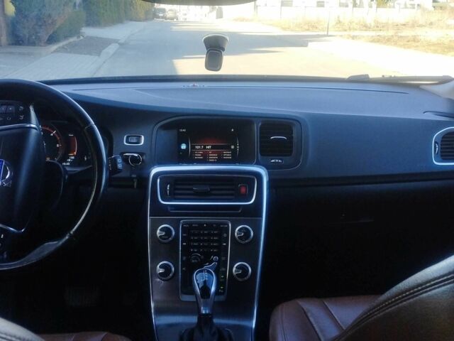 Серый Вольво B60, объемом двигателя 2 л и пробегом 277 тыс. км за 13950 $, фото 2 на Automoto.ua