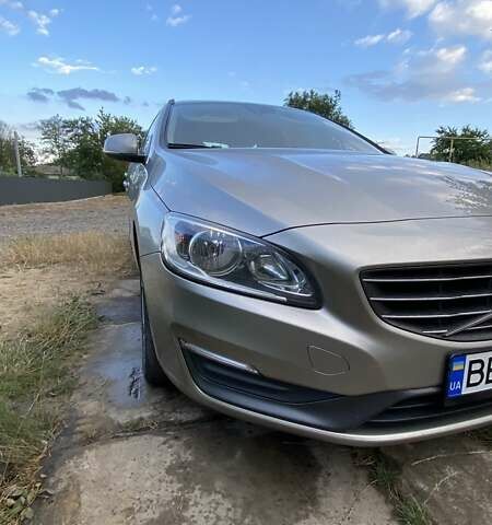 Серый Вольво B60, объемом двигателя 2 л и пробегом 299 тыс. км за 14000 $, фото 3 на Automoto.ua
