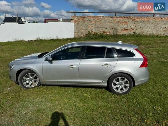 Серый Вольво B60, объемом двигателя 2.4 л и пробегом 250 тыс. км за 13000 $, фото 5 на Automoto.ua