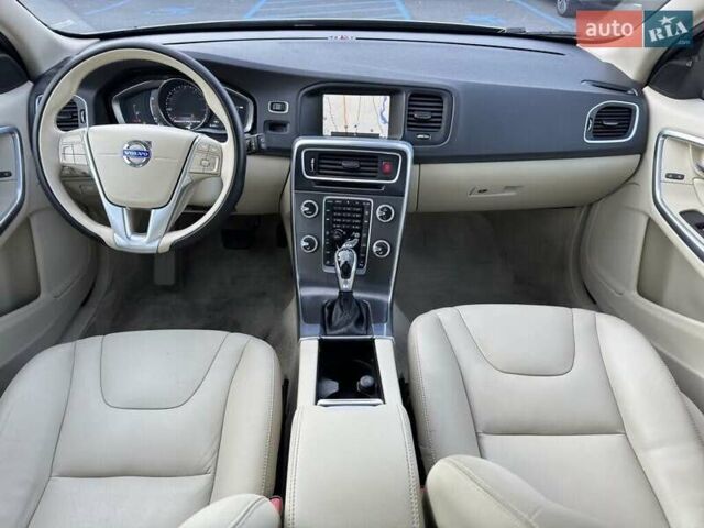 Серый Вольво B60, объемом двигателя 2 л и пробегом 131 тыс. км за 2300 $, фото 11 на Automoto.ua