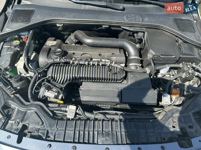 Серый Вольво B60, объемом двигателя 2.5 л и пробегом 175 тыс. км за 16300 $, фото 13 на Automoto.ua