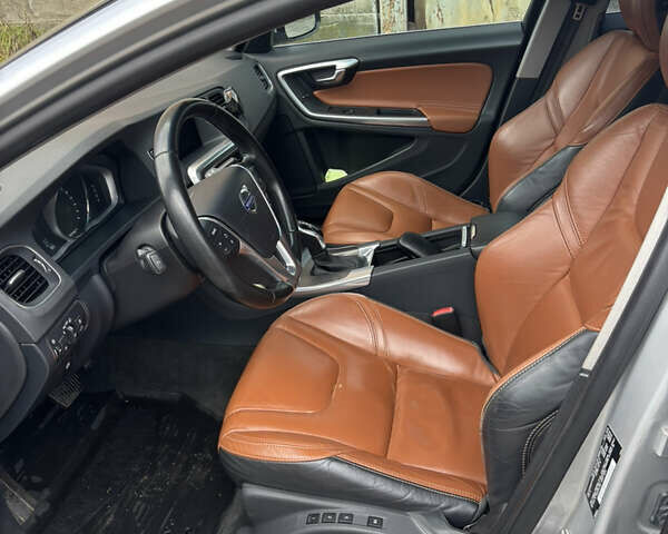 Серый Вольво B60, объемом двигателя 1.97 л и пробегом 242 тыс. км за 14400 $, фото 19 на Automoto.ua