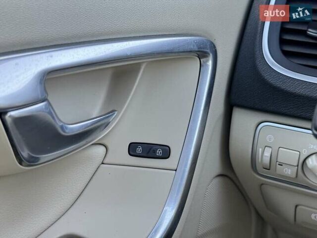 Серый Вольво B60, объемом двигателя 2 л и пробегом 131 тыс. км за 2300 $, фото 8 на Automoto.ua