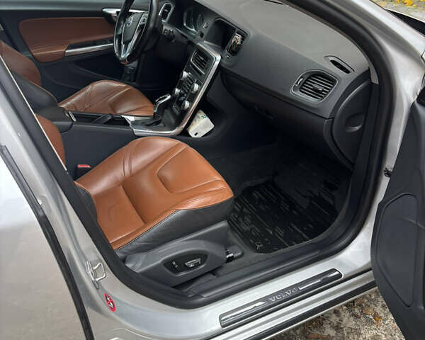 Серый Вольво B60, объемом двигателя 1.97 л и пробегом 242 тыс. км за 14400 $, фото 21 на Automoto.ua