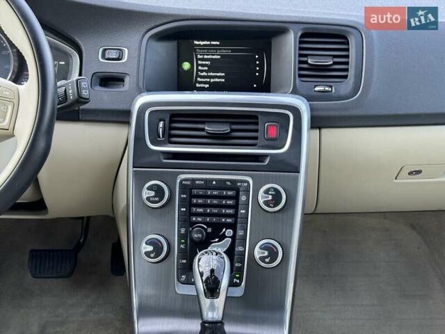 Серый Вольво B60, объемом двигателя 2 л и пробегом 131 тыс. км за 2300 $, фото 14 на Automoto.ua