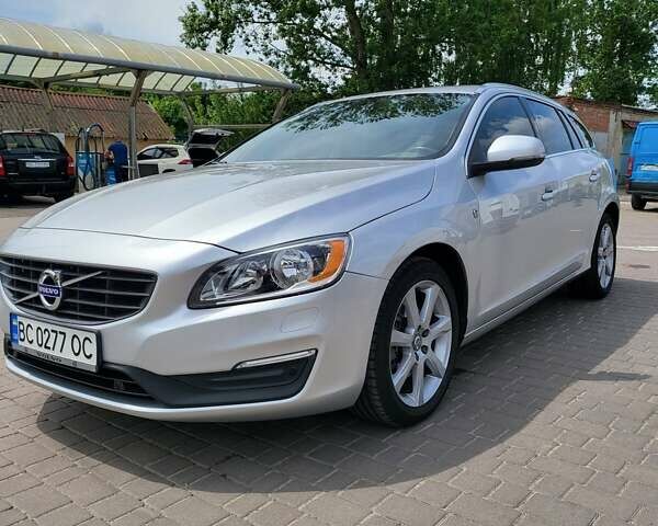 Серый Вольво B60, объемом двигателя 2 л и пробегом 75 тыс. км за 14100 $, фото 1 на Automoto.ua