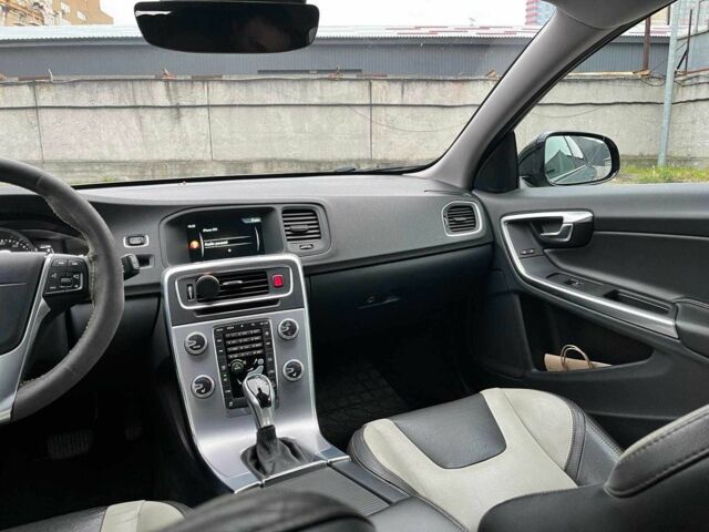 Серый Вольво B60, объемом двигателя 2 л и пробегом 230 тыс. км за 14500 $, фото 11 на Automoto.ua