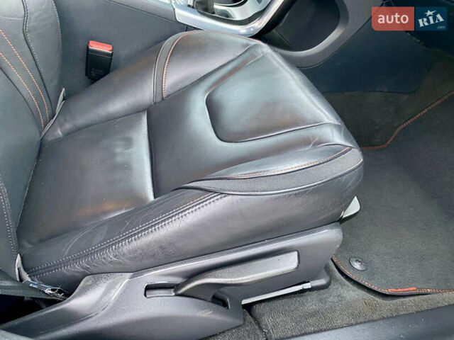 Серый Вольво B60, объемом двигателя 1.97 л и пробегом 210 тыс. км за 11888 $, фото 39 на Automoto.ua