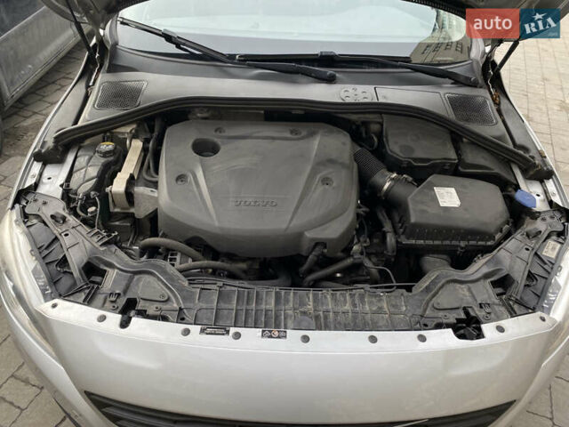 Серый Вольво B60, объемом двигателя 1.97 л и пробегом 210 тыс. км за 11888 $, фото 52 на Automoto.ua