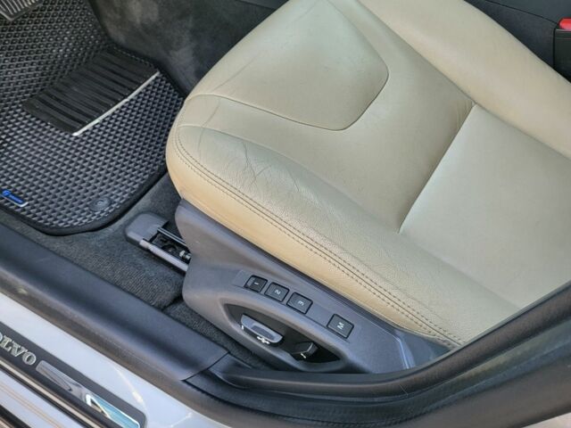 Вольво B60 2016 у Львові на Automoto.ua Сірий Вольво B60, об'ємом двигуна 2 л та пробігом 75 тис. км за 14400 $, фото 17 на Automoto.ua