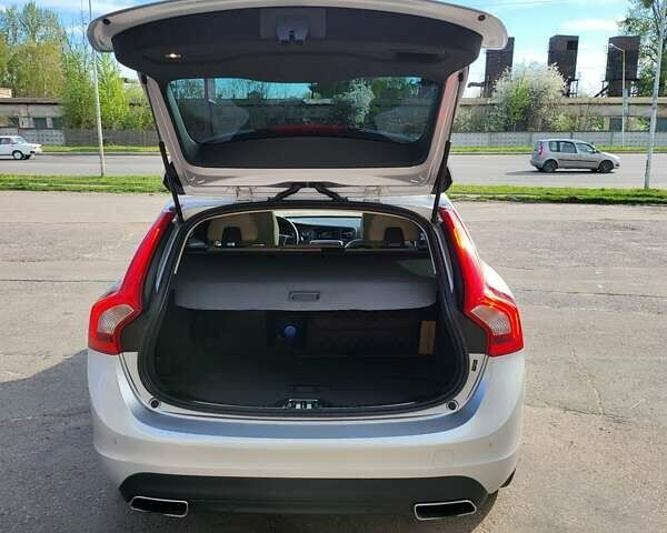 Серый Вольво B60, объемом двигателя 2 л и пробегом 75 тыс. км за 14100 $, фото 8 на Automoto.ua