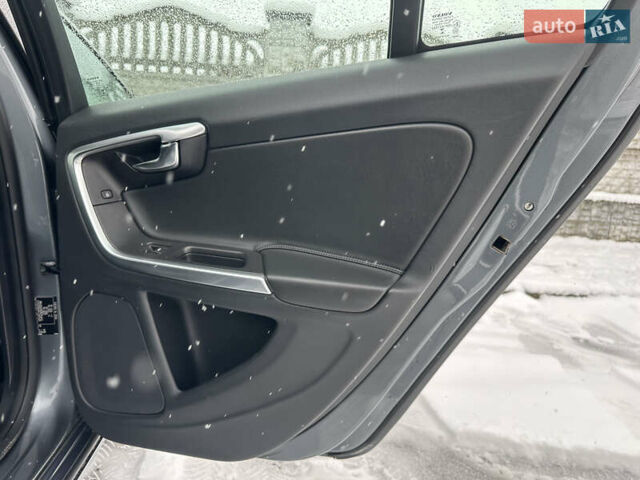 Серый Вольво B60, объемом двигателя 1.99 л и пробегом 241 тыс. км за 14400 $, фото 89 на Automoto.ua