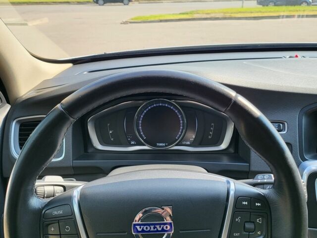 Вольво B60 2016 у Львові на Automoto.ua Сірий Вольво B60, об'ємом двигуна 2 л та пробігом 75 тис. км за 14400 $, фото 6 на Automoto.ua