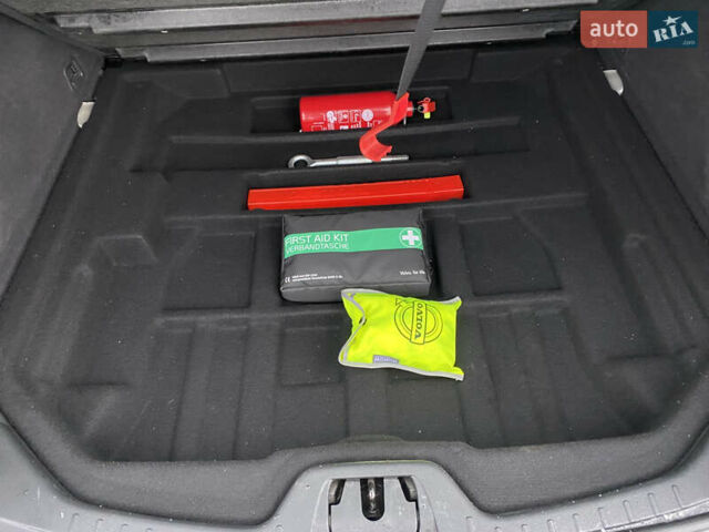 Серый Вольво B60, объемом двигателя 1.97 л и пробегом 210 тыс. км за 11888 $, фото 50 на Automoto.ua