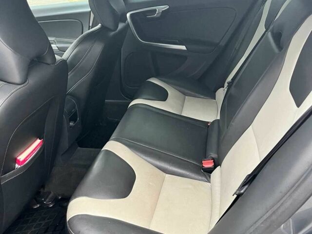 Серый Вольво B60, объемом двигателя 2 л и пробегом 230 тыс. км за 14500 $, фото 12 на Automoto.ua