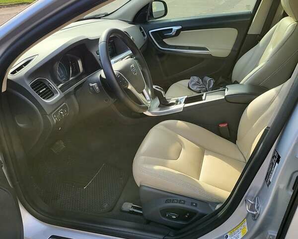 Серый Вольво B60, объемом двигателя 2 л и пробегом 75 тыс. км за 14100 $, фото 21 на Automoto.ua