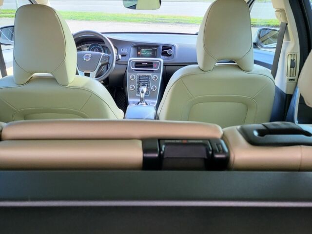 Вольво B60 2016 у Львові на Automoto.ua Сірий Вольво B60, об'ємом двигуна 2 л та пробігом 75 тис. км за 14400 $, фото 10 на Automoto.ua