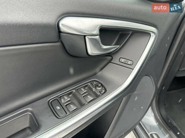 Серый Вольво B60, объемом двигателя 1.99 л и пробегом 241 тыс. км за 14400 $, фото 58 на Automoto.ua