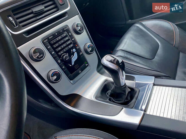 Серый Вольво B60, объемом двигателя 1.97 л и пробегом 210 тыс. км за 11888 $, фото 29 на Automoto.ua