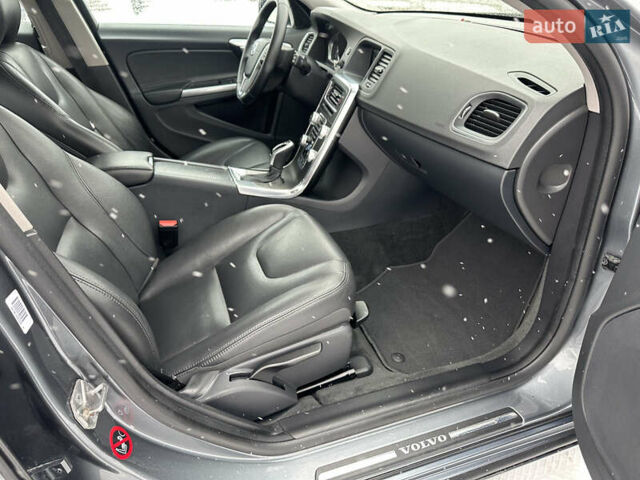 Серый Вольво B60, объемом двигателя 1.99 л и пробегом 241 тыс. км за 14400 $, фото 98 на Automoto.ua