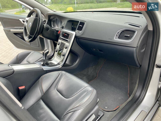 Серый Вольво B60, объемом двигателя 1.97 л и пробегом 210 тыс. км за 11888 $, фото 24 на Automoto.ua