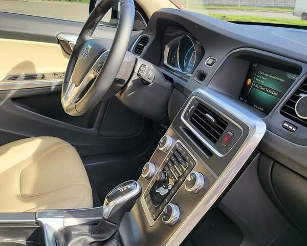 Серый Вольво B60, объемом двигателя 2 л и пробегом 75 тыс. км за 14100 $, фото 12 на Automoto.ua