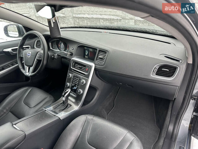 Серый Вольво B60, объемом двигателя 1.99 л и пробегом 241 тыс. км за 14400 $, фото 97 на Automoto.ua