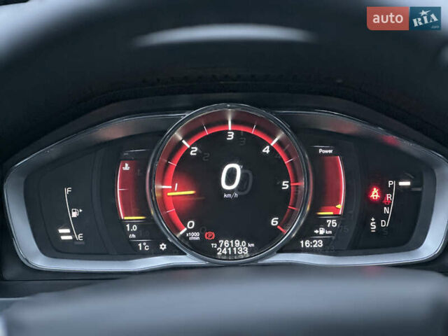 Серый Вольво B60, объемом двигателя 1.99 л и пробегом 241 тыс. км за 14400 $, фото 113 на Automoto.ua