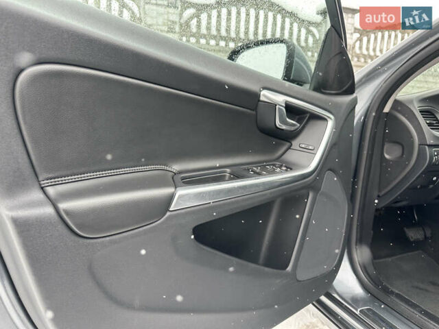 Серый Вольво B60, объемом двигателя 1.99 л и пробегом 241 тыс. км за 14400 $, фото 59 на Automoto.ua