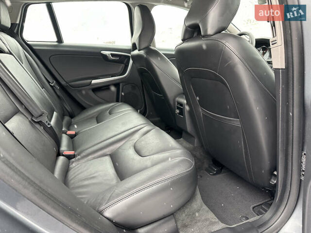 Серый Вольво B60, объемом двигателя 1.99 л и пробегом 241 тыс. км за 14400 $, фото 92 на Automoto.ua