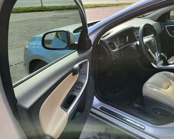 Серый Вольво B60, объемом двигателя 2 л и пробегом 75 тыс. км за 14100 $, фото 20 на Automoto.ua