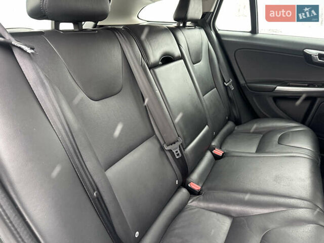 Серый Вольво B60, объемом двигателя 1.99 л и пробегом 241 тыс. км за 14400 $, фото 93 на Automoto.ua