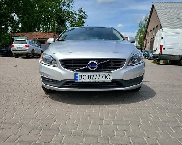 Серый Вольво B60, объемом двигателя 2 л и пробегом 75 тыс. км за 14100 $, фото 3 на Automoto.ua